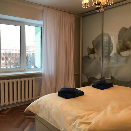 Sunny Apartment Overlooking The Royal Village Kiev Exterior foto